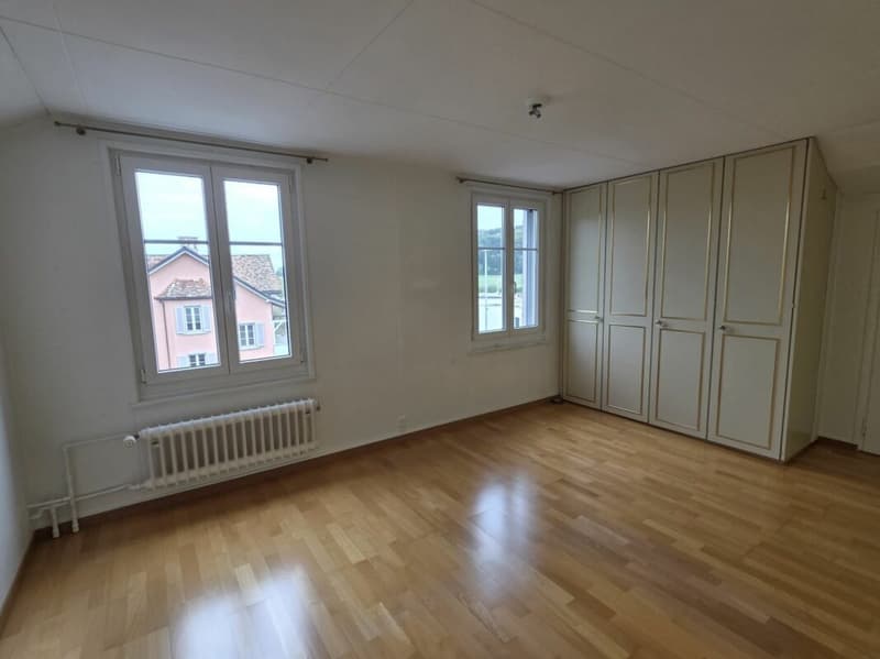 Zu vermieten an der Haupstrasse 4 in 8363 Bichelsee, sonnige 4 Zi.-Wohnung in einem 3 Fam.-Haus. (8)