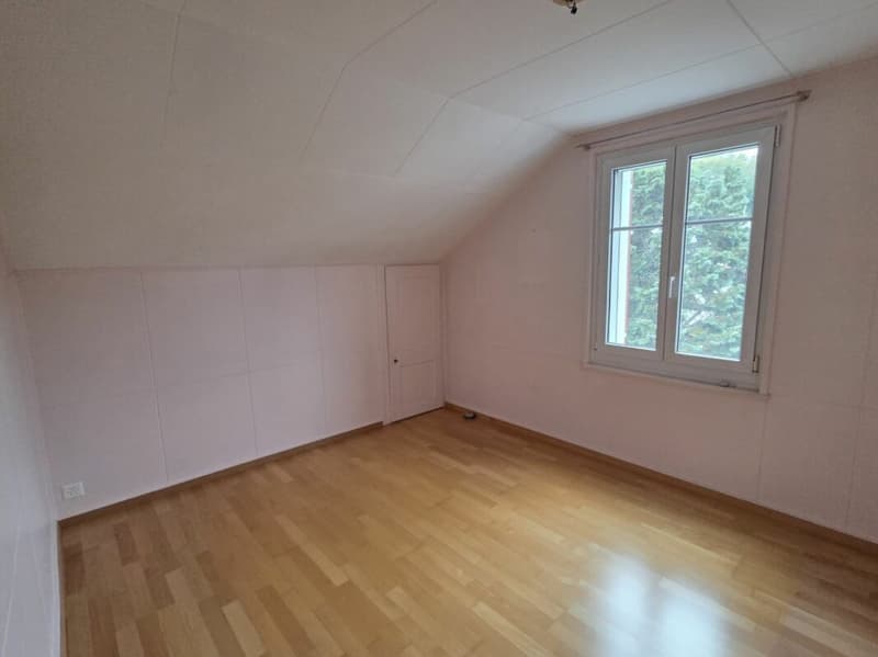 Zu vermieten an der Haupstrasse 4 in 8363 Bichelsee, sonnige 4 Zi.-Wohnung in einem 3 Fam.-Haus. (9)