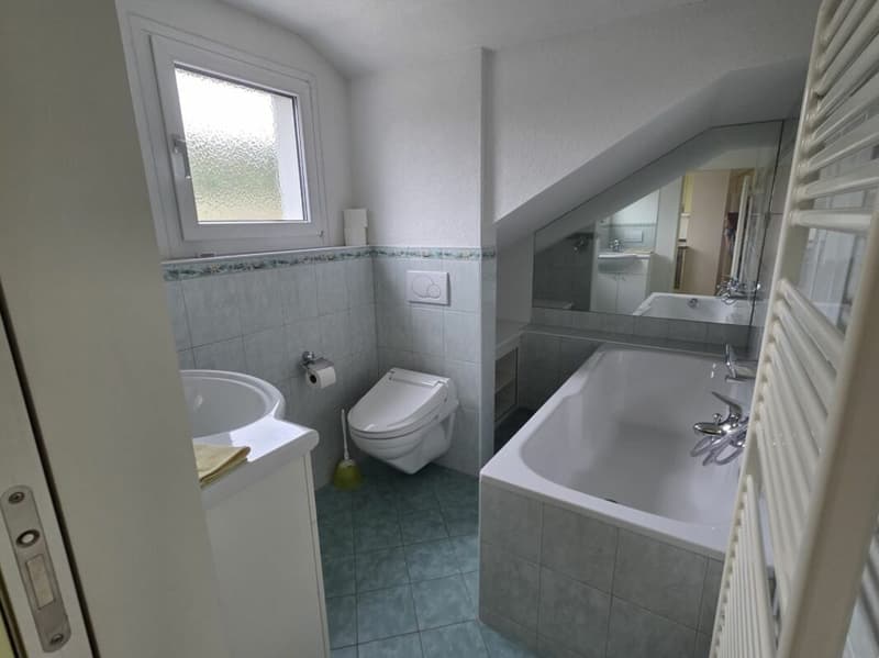 Zu vermieten an der Haupstrasse 4 in 8363 Bichelsee, sonnige 4 Zi.-Wohnung in einem 3 Fam.-Haus. (6)