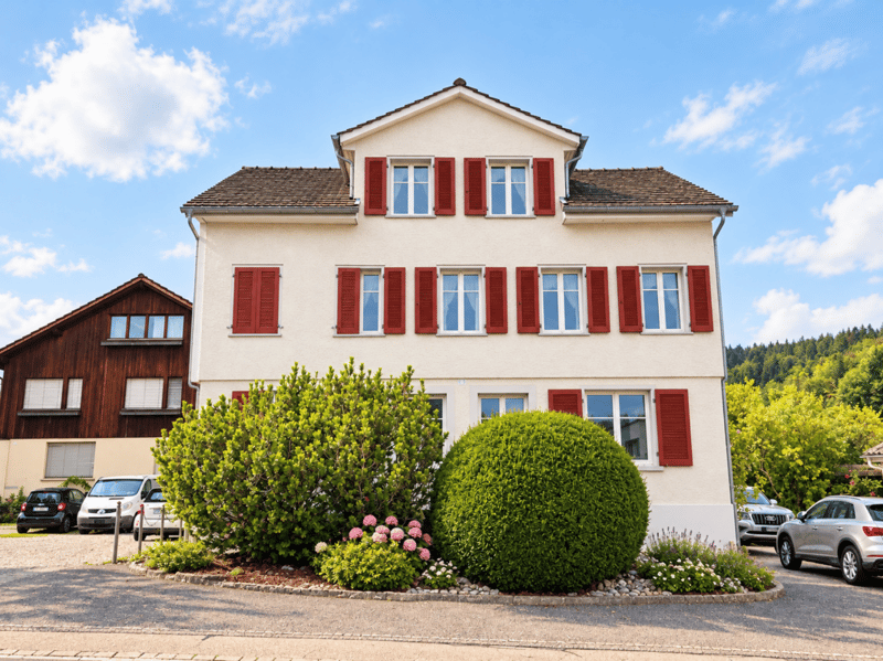 Zu vermieten an der Haupstrasse 4 in 8363 Bichelsee, sonnige 4 Zi.-Wohnung in einem 3 Fam.-Haus. (1)