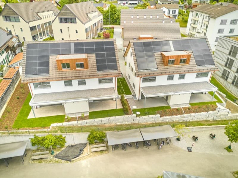 6 1/2-Zimmer-Doppeleinfamilienhaus mit nutzbarer Landfläche (2)