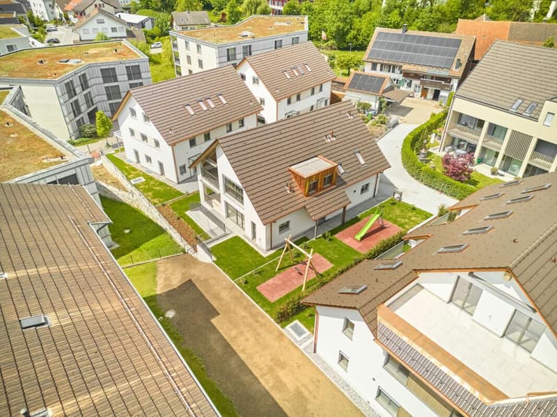 6 1/2-Zimmer-Doppeleinfamilienhaus mit nutzbarer Landfläche (14)