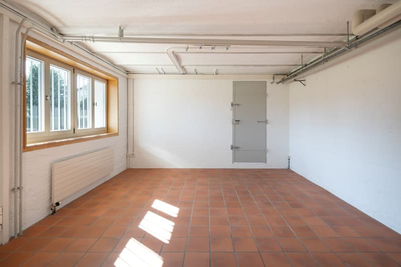 empty room, radiator, window, door