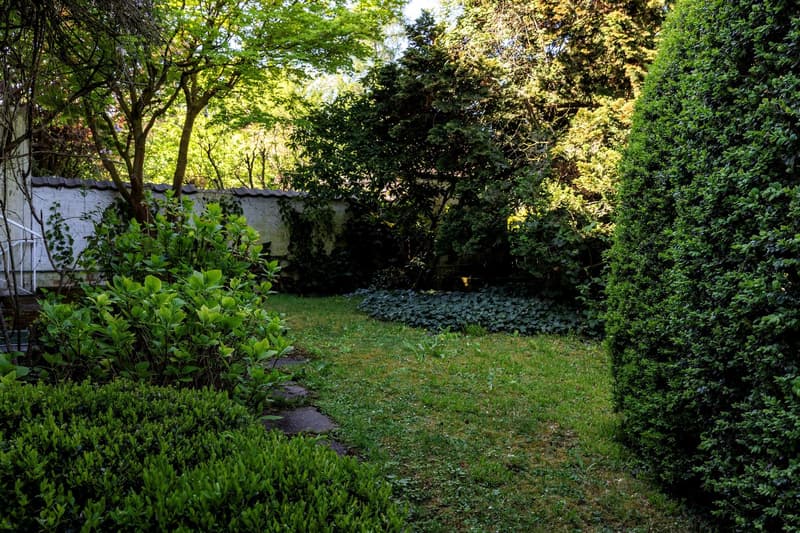 Large single-family house with double garage on Bruderholz (18)