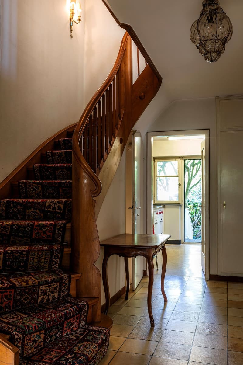 Large single-family house with double garage on Bruderholz (10)