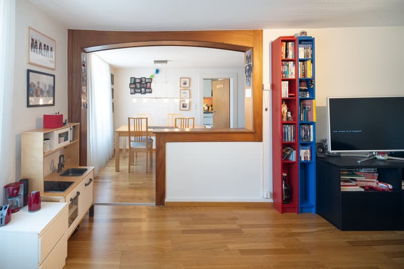 Corner single-family house with commercial space, garage box, and seating area (2)