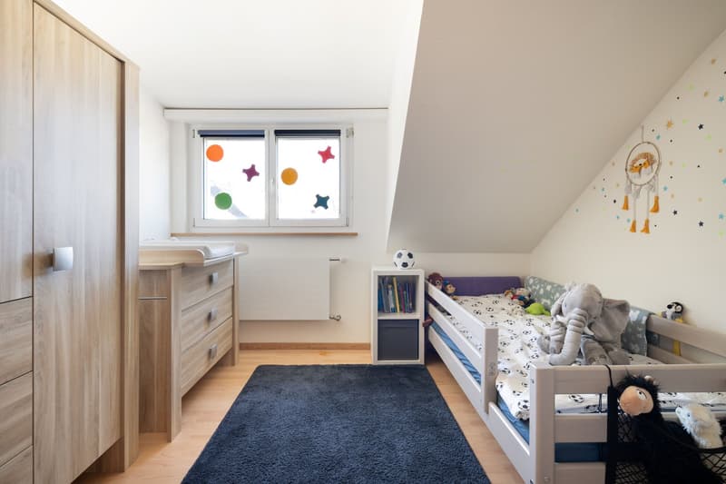 Corner single-family house with commercial space, garage box, and seating area (4)