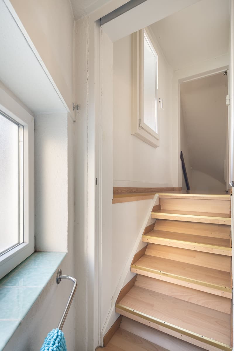 Corner single-family house with commercial space, garage box, and seating area (8)
