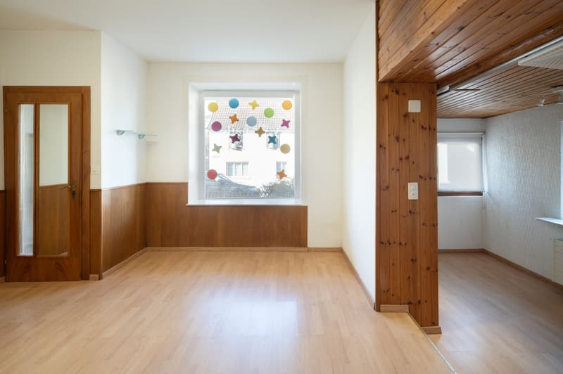 Corner single-family house with commercial space, garage box, and seating area (12)