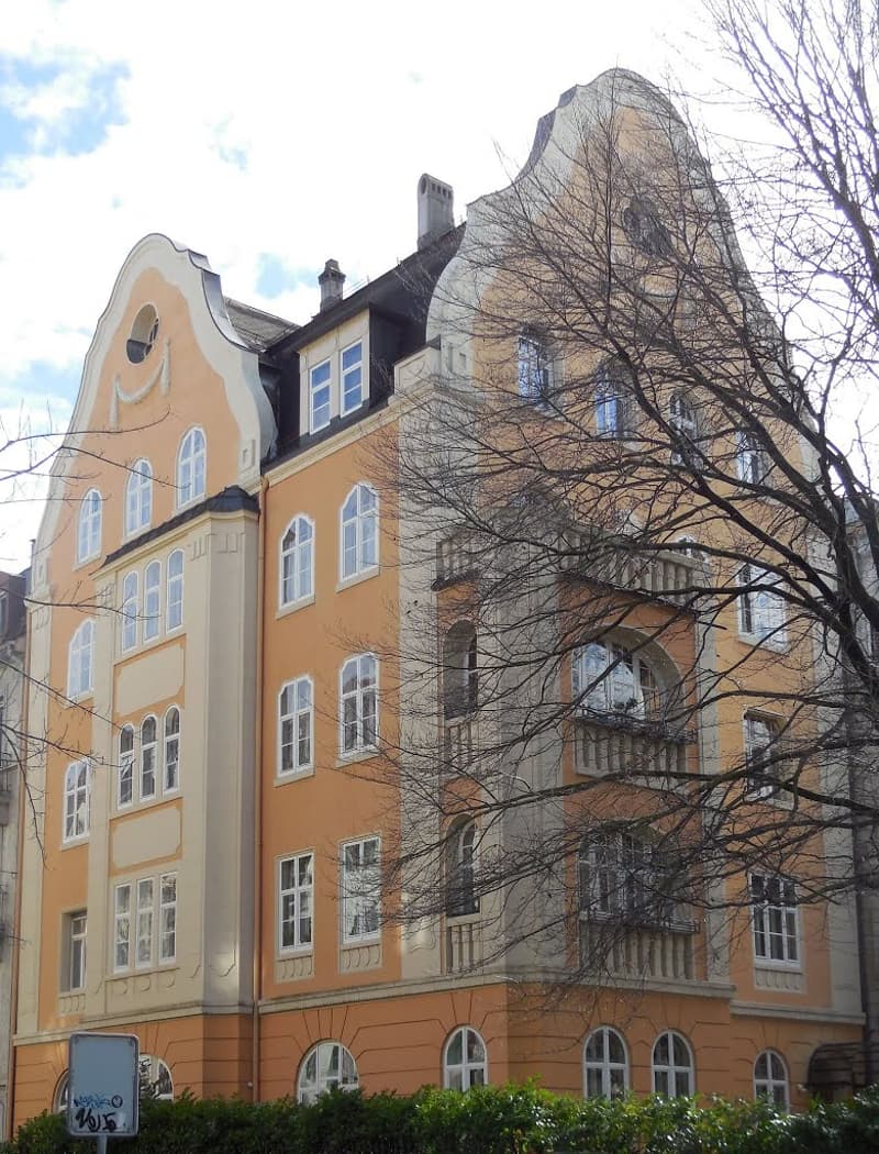 Appartement rénové avec soin dans la Delsbergerallee (1)