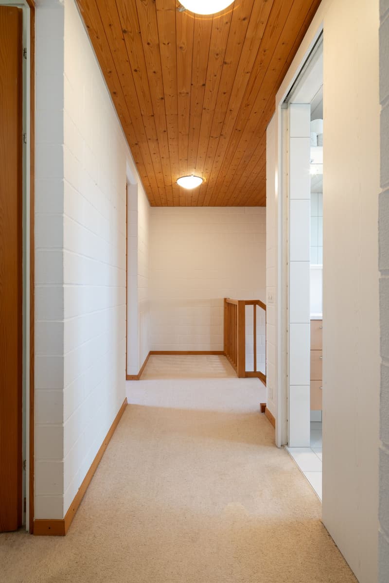 Single-family house with garden and garage box (9)