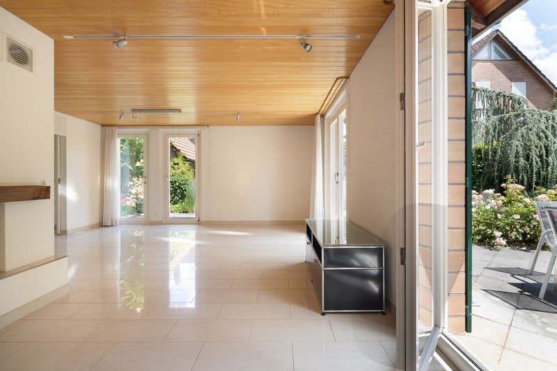 Single-family house with garden and garage box (4)
