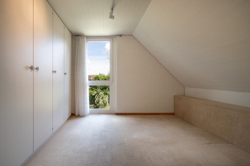 Single-family house with garden and garage box (10)