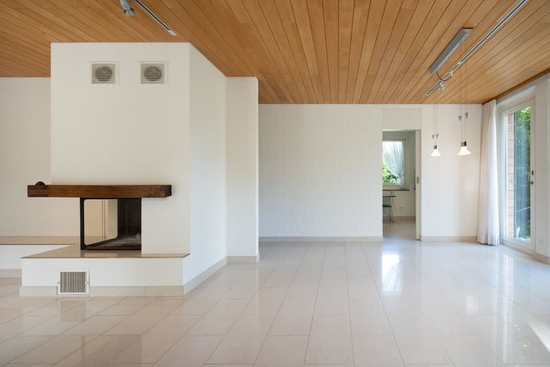 Single-family house with garden and garage box (6)