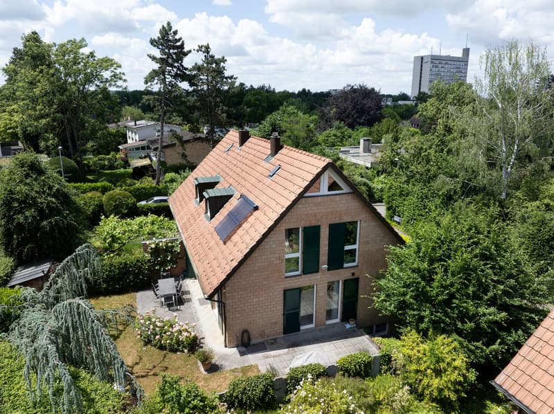 Single-family house with garden and garage box (17)