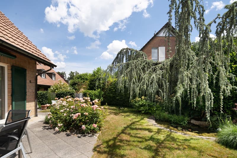 Single-family house with garden and garage box (3)