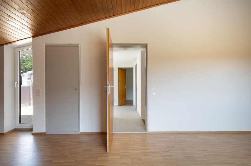 Casa unifamiliare indipendente con piscina e garage doppio (8)