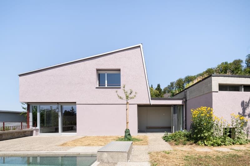 Casa unifamiliare indipendente con piscina e garage doppio (1)