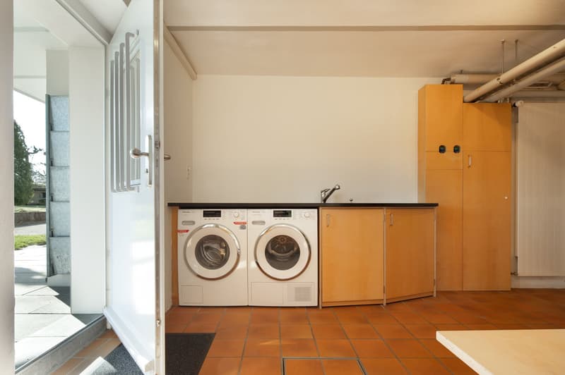 Grosszügiges Einfamilienhaus mit viel Grün und Privatsphäre (12)