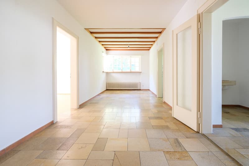 Viel Platz auf Zeit - 7.5-Zimmer-Haus mit grossem Garten in Bottmingen (3)