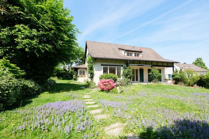 Viel Platz auf Zeit - 7.5-Zimmer-Haus mit grossem Garten in Bottmingen (14)