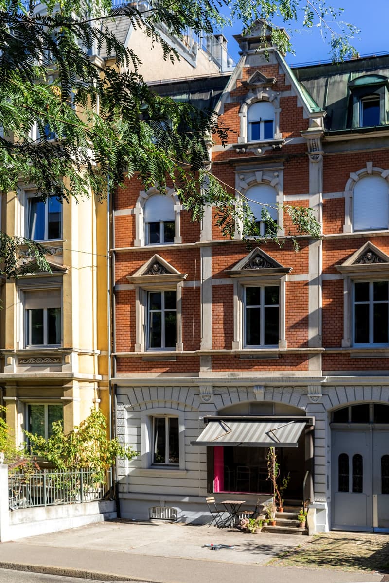 Charaktervolles Stadthaus mit drei Wohnungen und Gewerbeflächen (2)
