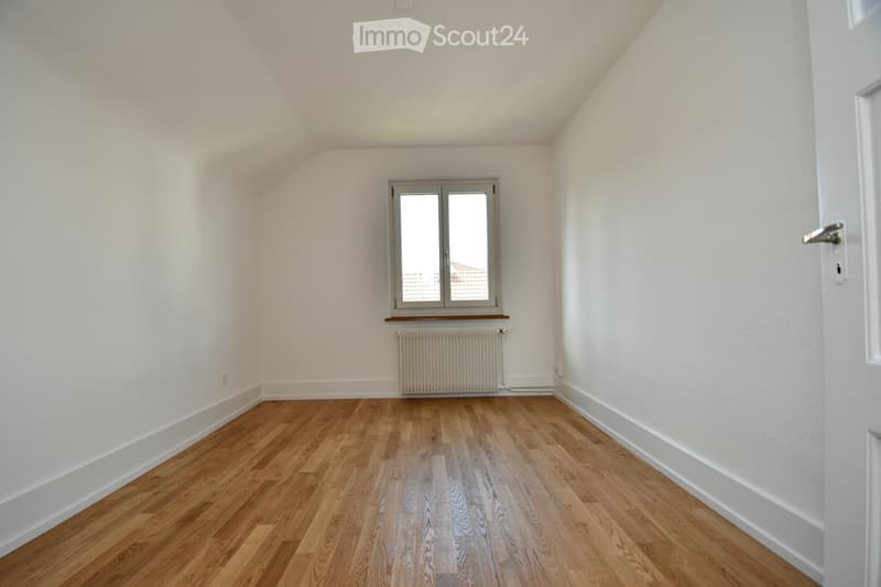 empty room, hardwood floor, white walls, window with radiator