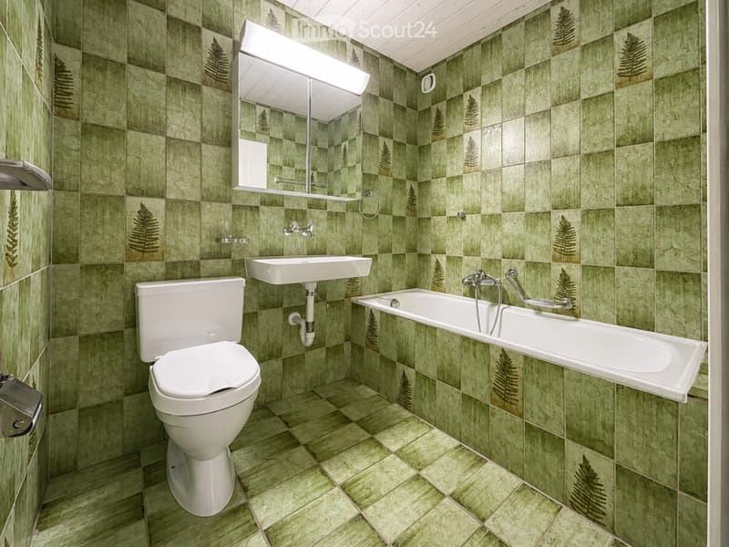 Badezimmer mit Badewanne