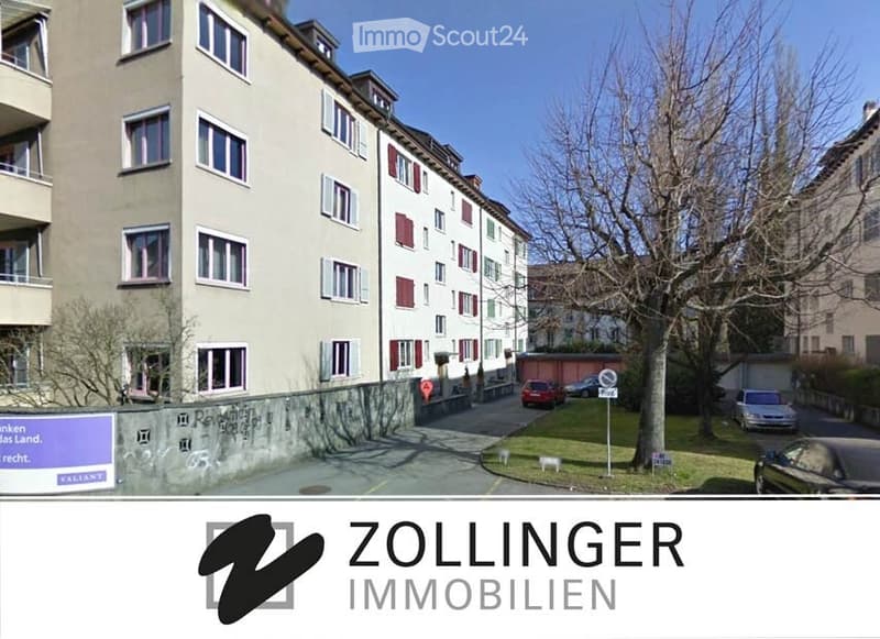 Aussenparkplatz mit Logo