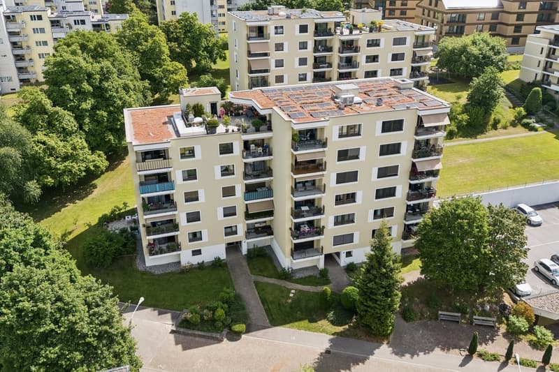 4.5-Zimmerwohnung mit sonniger Dachterrasse und Blick ins Grüne (12)