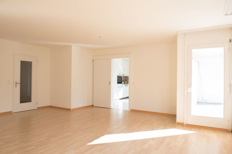 Spacious, Bright on the Ground Floor (4)