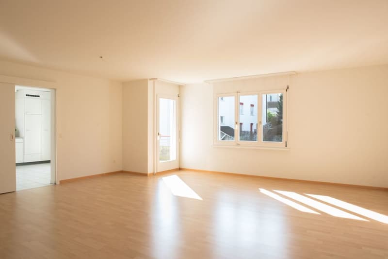 Spacious, Bright on the Ground Floor (5)