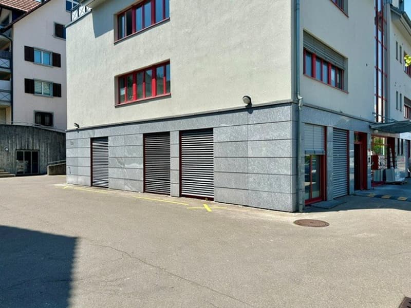 Versatile commercial space in a good location (1)