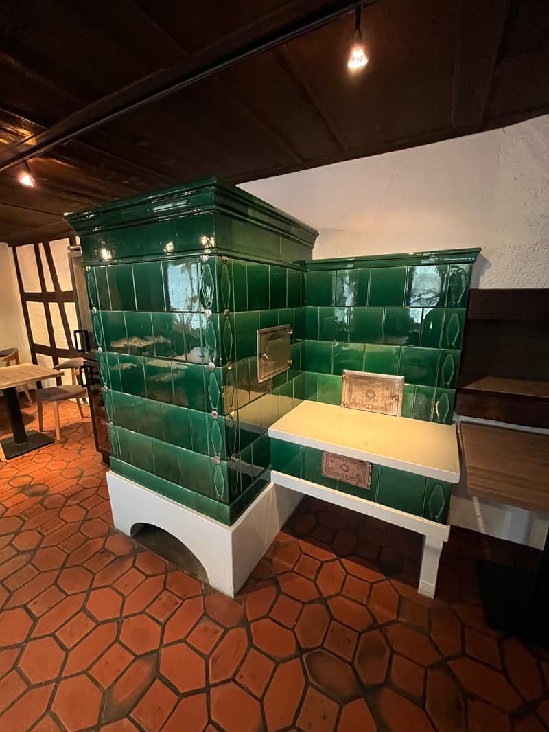 TRADITIONSREICHES RESTAURANT MIT VIEL CHARME (8)