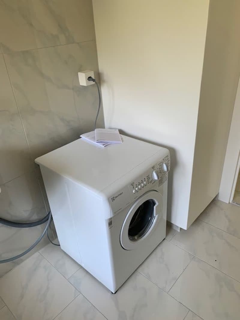 appartement moderne de 4 pièces avec lave-linge et deux balcons (10)