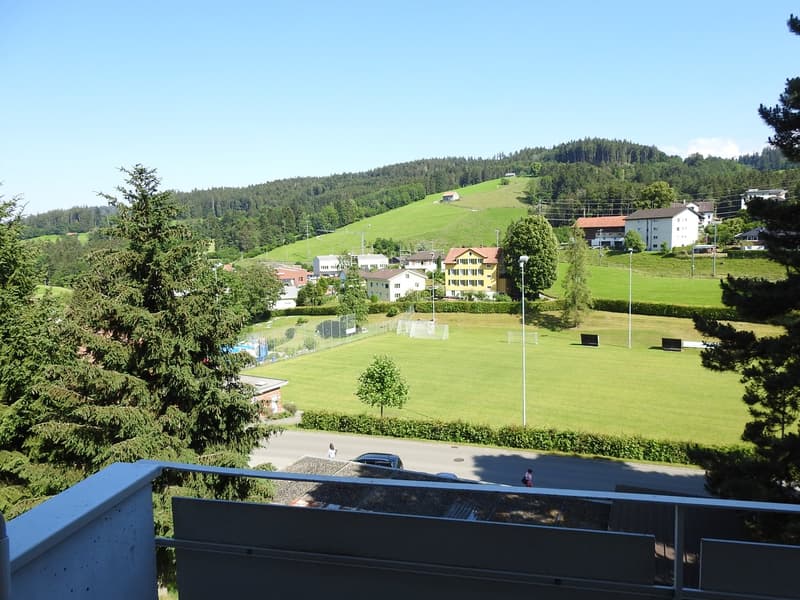 appartement moderne de 4 pièces avec lave-linge et deux balcons (13)