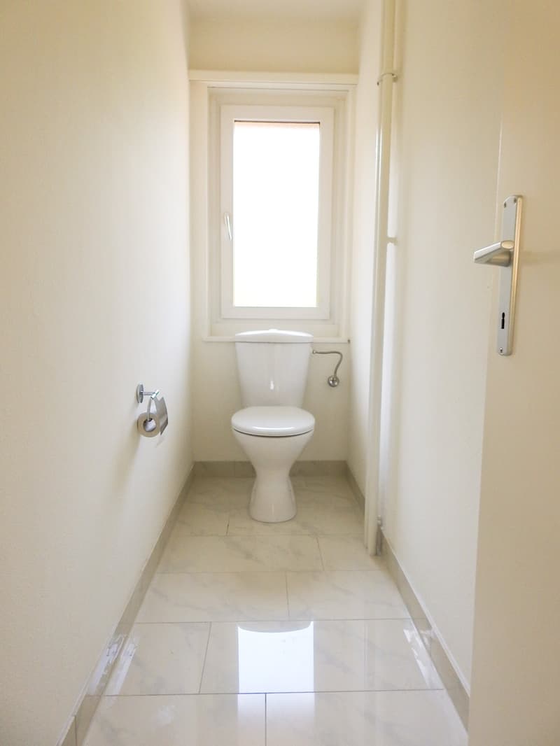 appartement moderne de 4 pièces avec lave-linge et deux balcons (11)