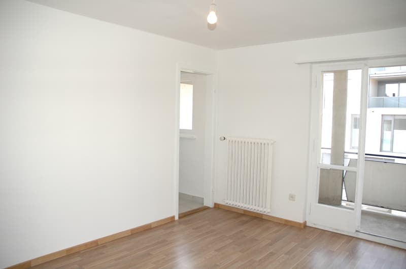 Appartamento moderno di 2 camere in posizione centrale con balcone (6)