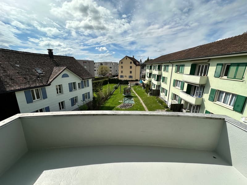Spacious 4-room apartment with balcony in central location (renovated in 2025) (9)