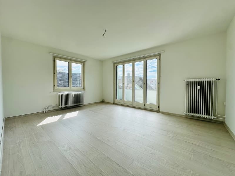 Spacious 4-room apartment with balcony in central location (renovated in 2025) (3)