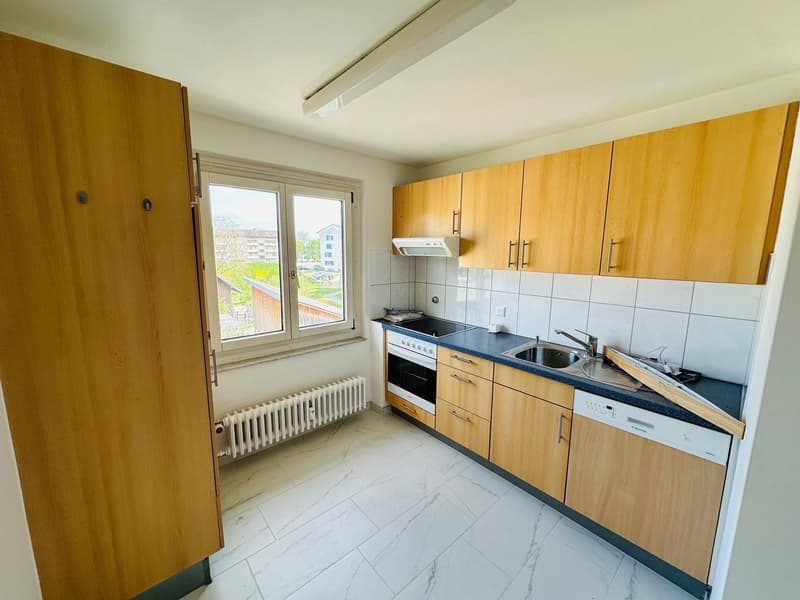 Spacious 4-room apartment with balcony in central location (renovated in 2025) (2)