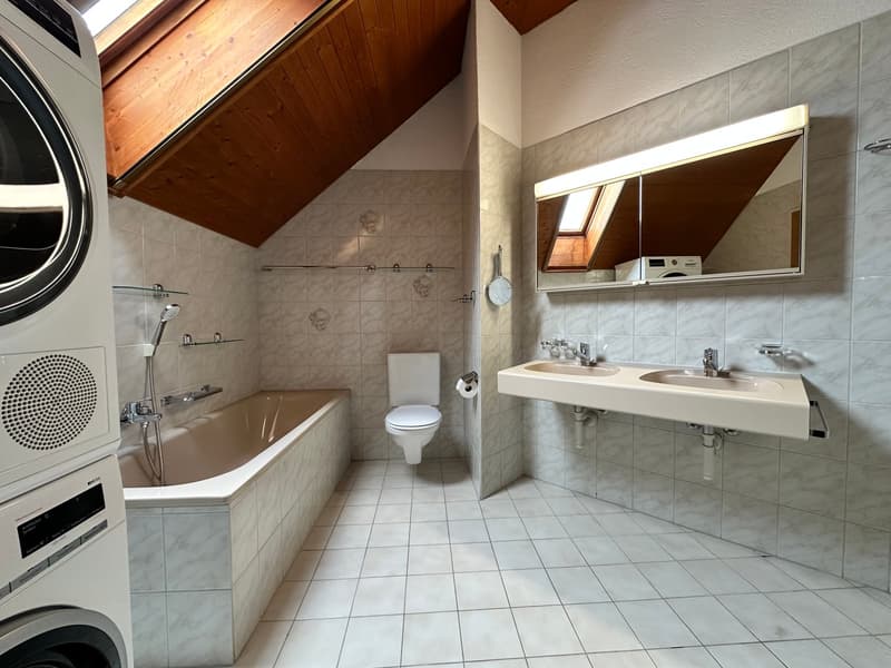 grosse 4.5-Zimmer-Dachwohnung mit eigenem Waschturm und Lift (7)