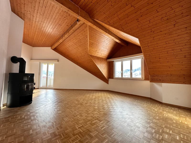 grosse 4.5-Zimmer-Dachwohnung mit eigenem Waschturm und Lift (3)