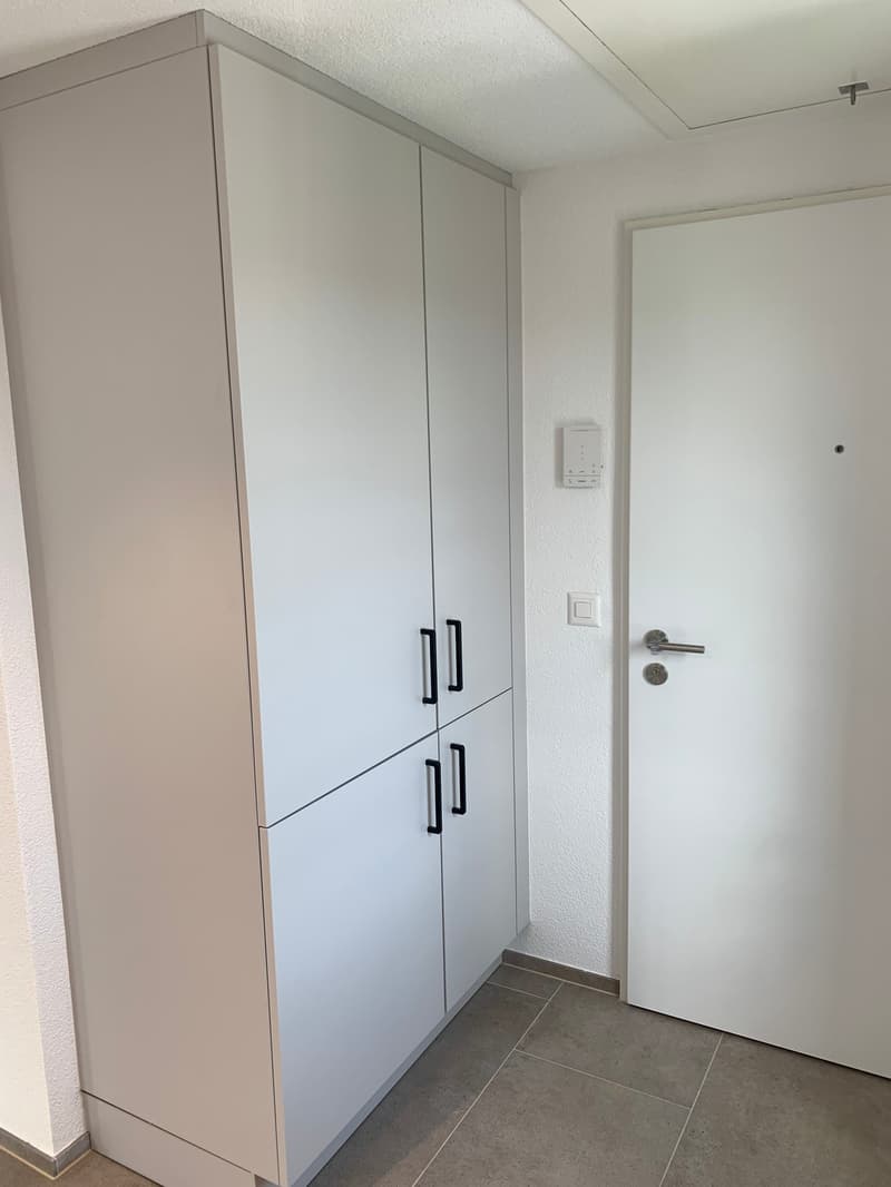 praktischer Einbauschrank im Eingangsbereich