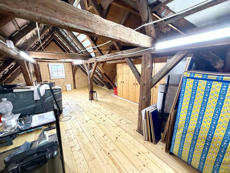 Maison d'angle idyllique et spacieuse de 6,5 pièces avec charme dans un endroit calme (30)