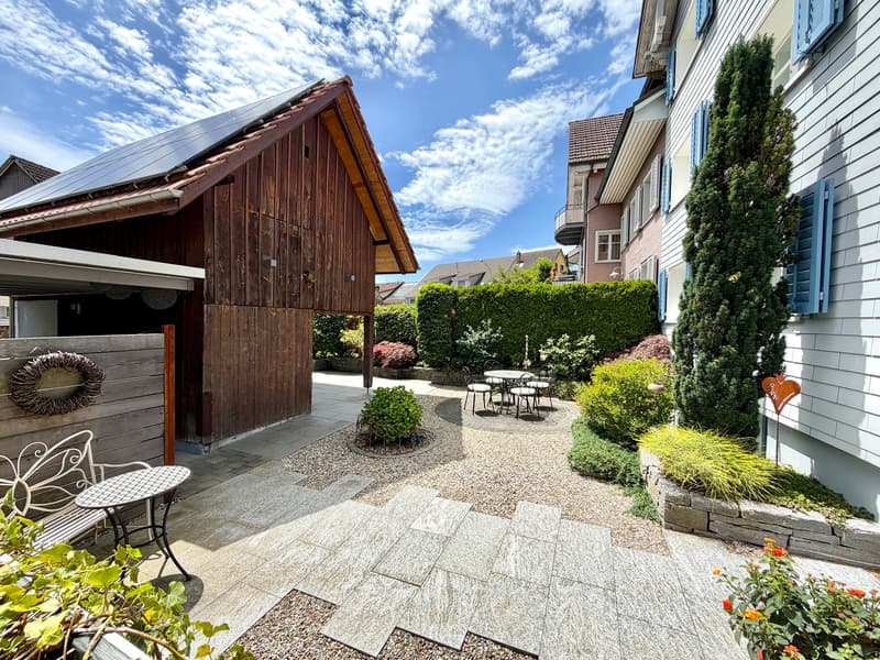 Maison d'angle idyllique et spacieuse de 6,5 pièces avec charme dans un endroit calme (5)