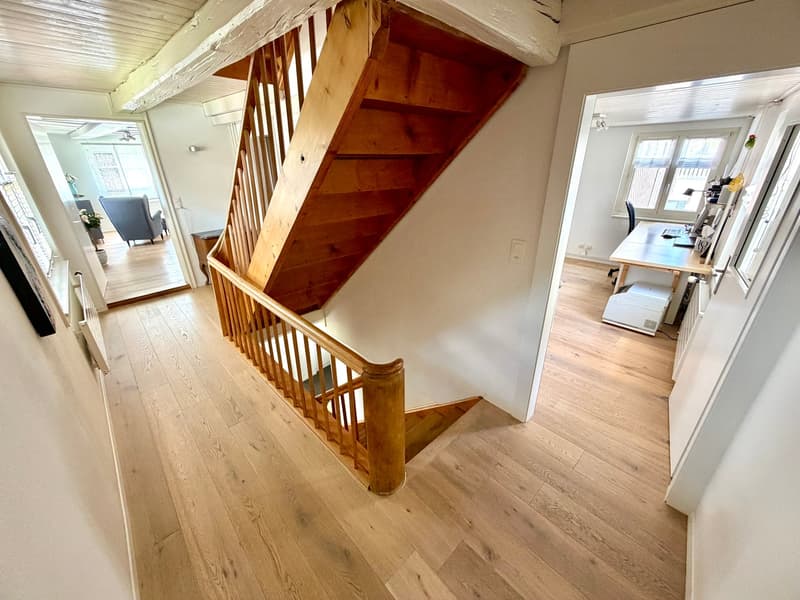 Maison d'angle idyllique et spacieuse de 6,5 pièces avec charme dans un endroit calme (21)