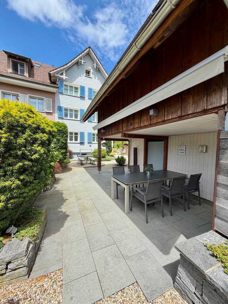 Maison d'angle idyllique et spacieuse de 6,5 pièces avec charme dans un endroit calme (3)
