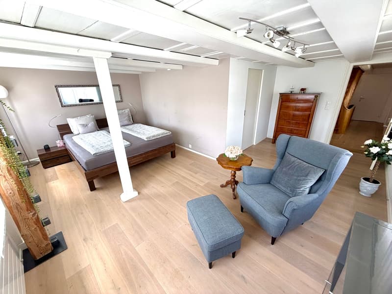 Maison d'angle idyllique et spacieuse de 6,5 pièces avec charme dans un endroit calme (25)