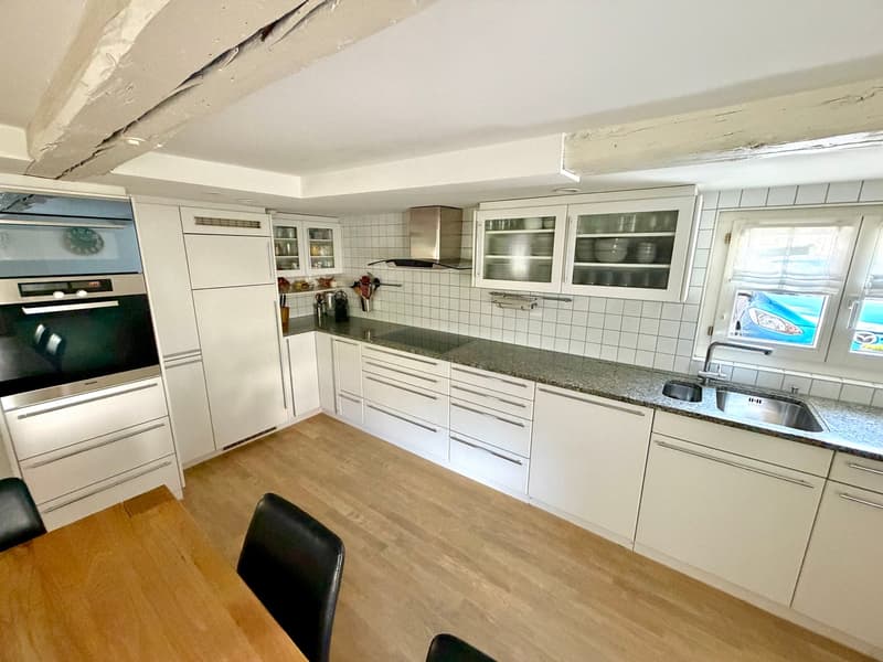 Maison d'angle idyllique et spacieuse de 6,5 pièces avec charme dans un endroit calme (15)